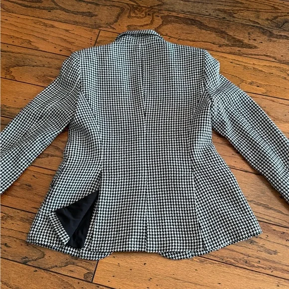 T Tahari Black and White Houndstooth Blazer - Picture 3 of 13